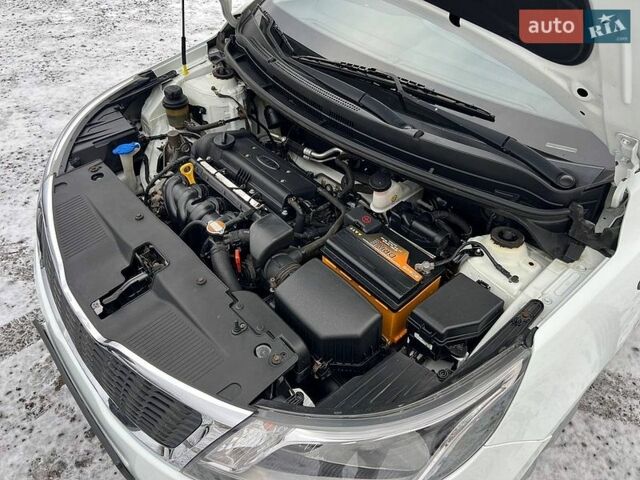Белый Киа Рио, объемом двигателя 1.4 л и пробегом 125 тыс. км за 8300 $, фото 31 на Automoto.ua