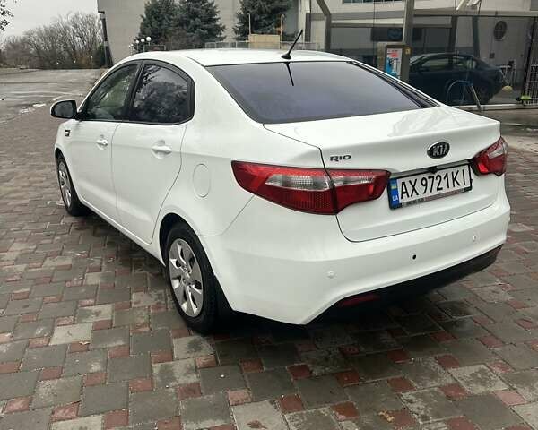 Білий Кіа Ріо, об'ємом двигуна 1.4 л та пробігом 121 тис. км за 8700 $, фото 3 на Automoto.ua