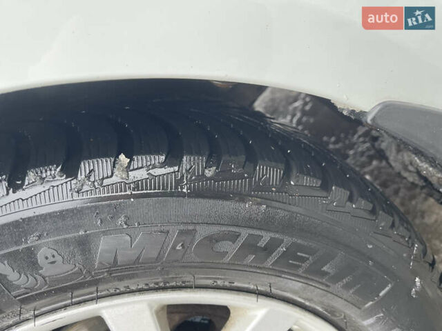 Білий Кіа Ріо, об'ємом двигуна 1.4 л та пробігом 216 тис. км за 7850 $, фото 39 на Automoto.ua