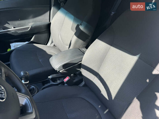 Білий Кіа Ріо, об'ємом двигуна 1.4 л та пробігом 84 тис. км за 9200 $, фото 14 на Automoto.ua