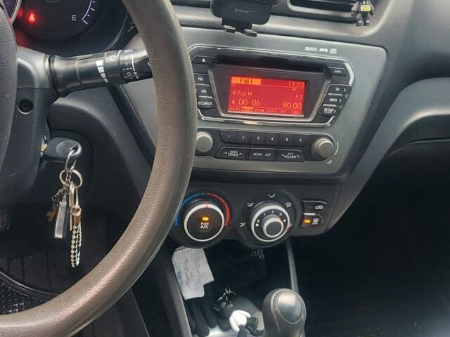 Белый Киа Рио, объемом двигателя 1.4 л и пробегом 125 тыс. км за 7500 $, фото 4 на Automoto.ua