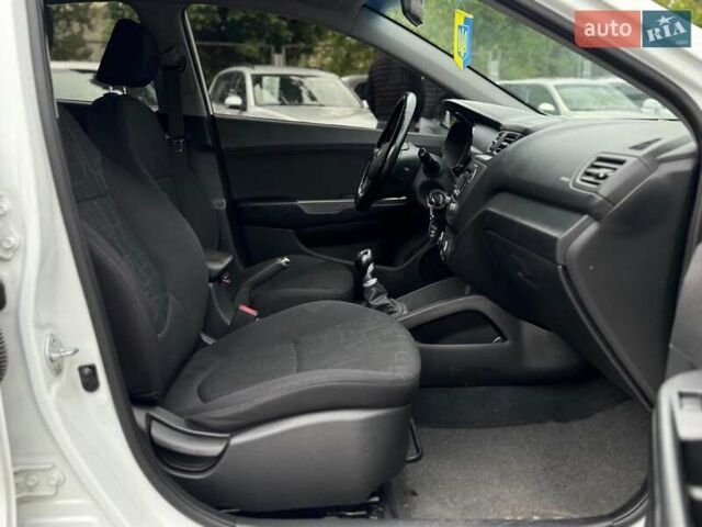 Белый Киа Рио, объемом двигателя 1.6 л и пробегом 105 тыс. км за 7790 $, фото 41 на Automoto.ua