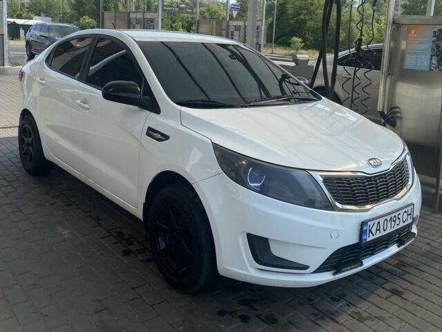 Белый Киа Рио, объемом двигателя 1.4 л и пробегом 255 тыс. км за 7000 $, фото 1 на Automoto.ua