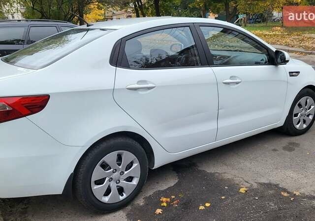 Белый Киа Рио, объемом двигателя 1.4 л и пробегом 153 тыс. км за 8300 $, фото 4 на Automoto.ua
