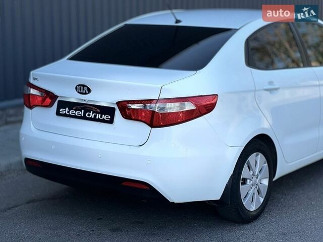 Белый Киа Рио, объемом двигателя 1.6 л и пробегом 135 тыс. км за 9199 $, фото 6 на Automoto.ua