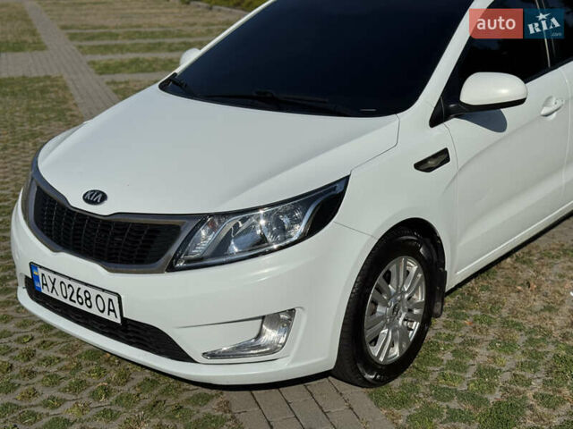 Білий Кіа Ріо, об'ємом двигуна 1.4 л та пробігом 185 тис. км за 6999 $, фото 2 на Automoto.ua