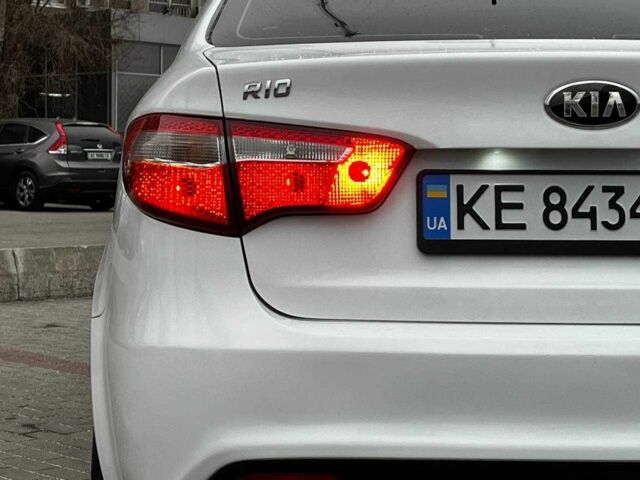 Белый Киа Рио, объемом двигателя 1.4 л и пробегом 125 тыс. км за 8000 $, фото 7 на Automoto.ua
