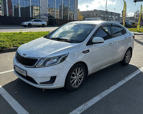 Белый Киа Рио, объемом двигателя 1.4 л и пробегом 214 тыс. км за 8300 $, фото 1 на Automoto.ua