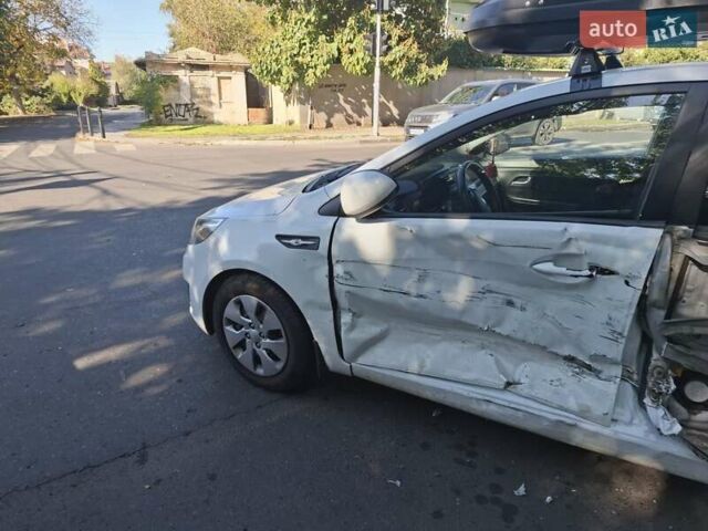 Белый Киа Рио, объемом двигателя 1.4 л и пробегом 108 тыс. км за 4000 $, фото 8 на Automoto.ua