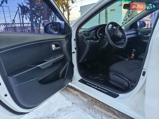 Белый Киа Рио, объемом двигателя 1.4 л и пробегом 144 тыс. км за 7700 $, фото 15 на Automoto.ua