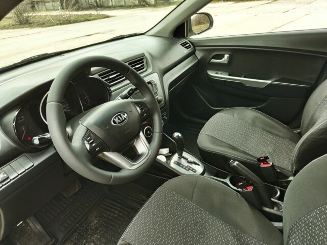 Белый Киа Рио, объемом двигателя 1.4 л и пробегом 155 тыс. км за 8300 $, фото 3 на Automoto.ua