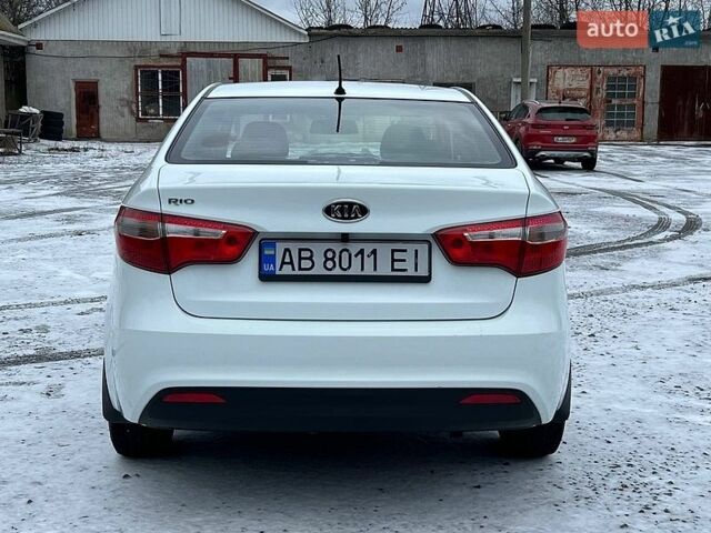 Белый Киа Рио, объемом двигателя 1.4 л и пробегом 125 тыс. км за 8300 $, фото 5 на Automoto.ua
