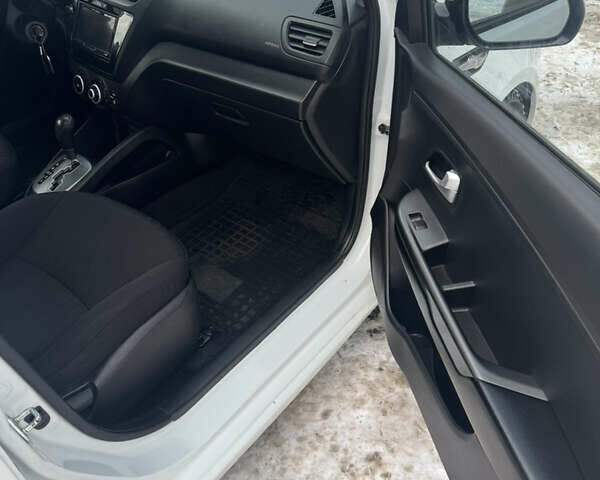 Белый Киа Рио, объемом двигателя 1.4 л и пробегом 178 тыс. км за 7500 $, фото 15 на Automoto.ua