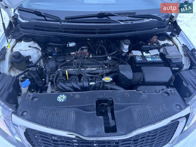 Белый Киа Рио, объемом двигателя 1.4 л и пробегом 130 тыс. км за 6900 $, фото 8 на Automoto.ua