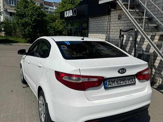 Білий Кіа Ріо, об'ємом двигуна 1.4 л та пробігом 221 тис. км за 5999 $, фото 5 на Automoto.ua