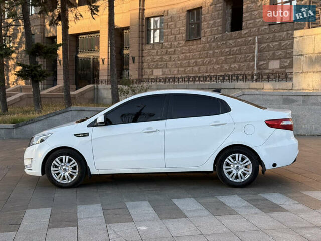 Белый Киа Рио, объемом двигателя 1.4 л и пробегом 185 тыс. км за 6700 $, фото 6 на Automoto.ua