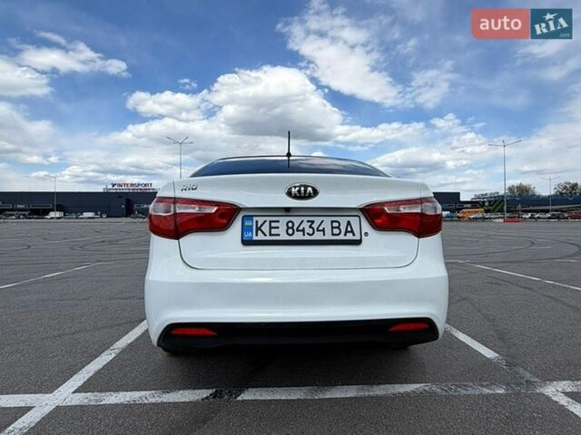 Білий Кіа Ріо, об'ємом двигуна 1.4 л та пробігом 125 тис. км за 7800 $, фото 1 на Automoto.ua