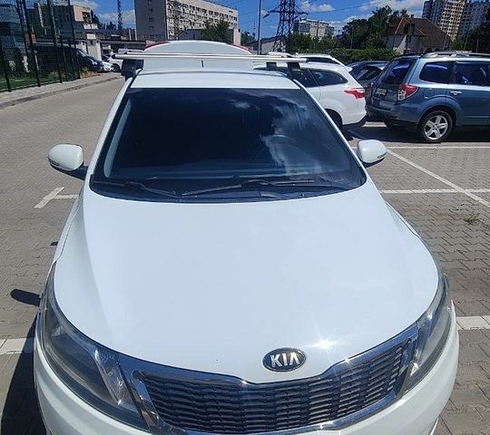 Белый Киа Рио, объемом двигателя 1.59 л и пробегом 130 тыс. км за 7400 $, фото 19 на Automoto.ua