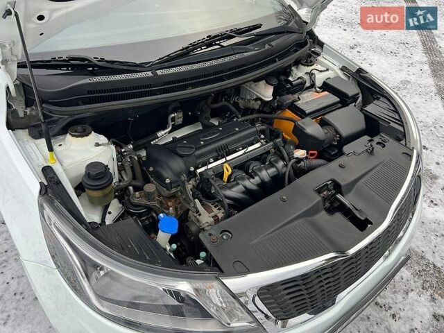 Белый Киа Рио, объемом двигателя 1.4 л и пробегом 125 тыс. км за 8300 $, фото 33 на Automoto.ua