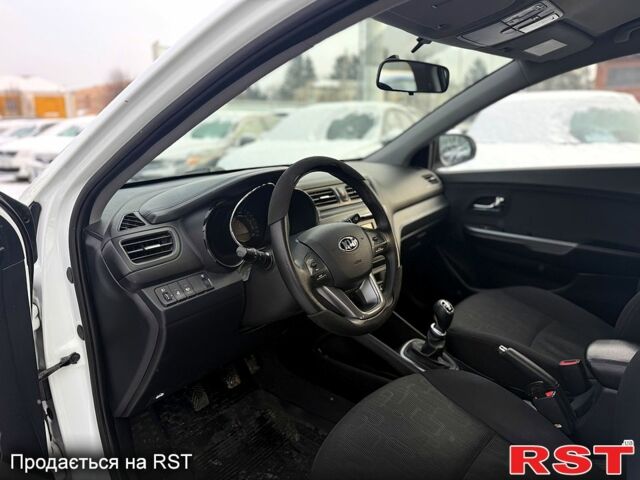 Білий Кіа Ріо, об'ємом двигуна 1.6 л та пробігом 14800 тис. км за 7800 $, фото 6 на Automoto.ua