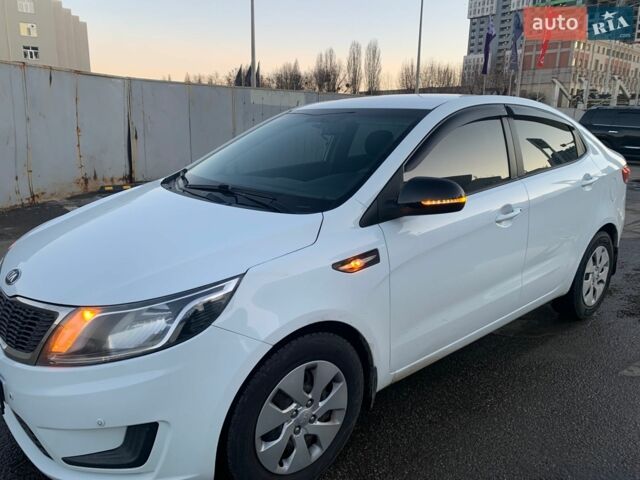 Белый Киа Рио, объемом двигателя 1.4 л и пробегом 216 тыс. км за 8555 $, фото 3 на Automoto.ua