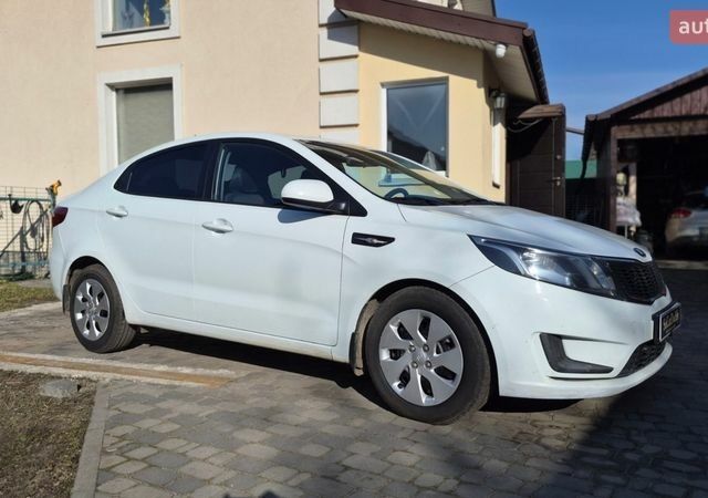 Белый Киа Рио, объемом двигателя 1.4 л и пробегом 212 тыс. км за 7300 $, фото 2 на Automoto.ua