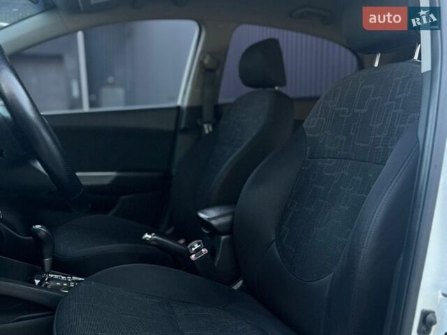 Белый Киа Рио, объемом двигателя 1.6 л и пробегом 135 тыс. км за 9199 $, фото 15 на Automoto.ua