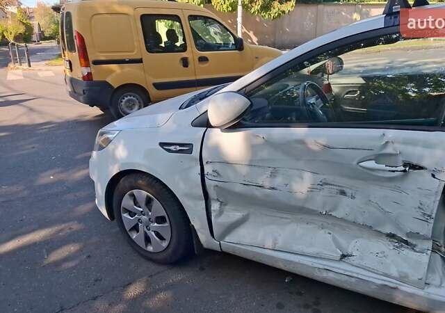 Белый Киа Рио, объемом двигателя 1.4 л и пробегом 108 тыс. км за 4000 $, фото 9 на Automoto.ua