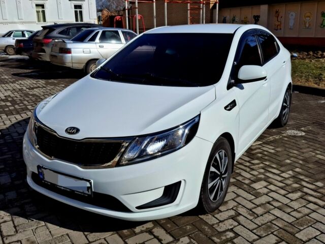 Белый Киа Рио, объемом двигателя 1.4 л и пробегом 87 тыс. км за 8750 $, фото 4 на Automoto.ua