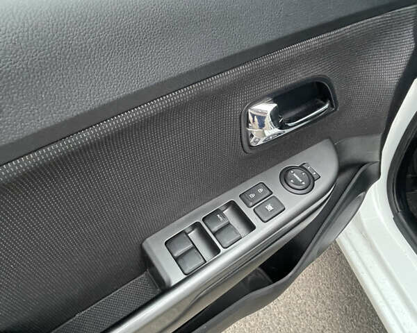 Білий Кіа Ріо, об'ємом двигуна 1.6 л та пробігом 125 тис. км за 8200 $, фото 8 на Automoto.ua