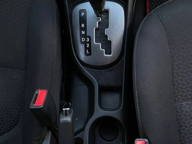 Білий Кіа Ріо, об'ємом двигуна 1.4 л та пробігом 258 тис. км за 6200 $, фото 9 на Automoto.ua
