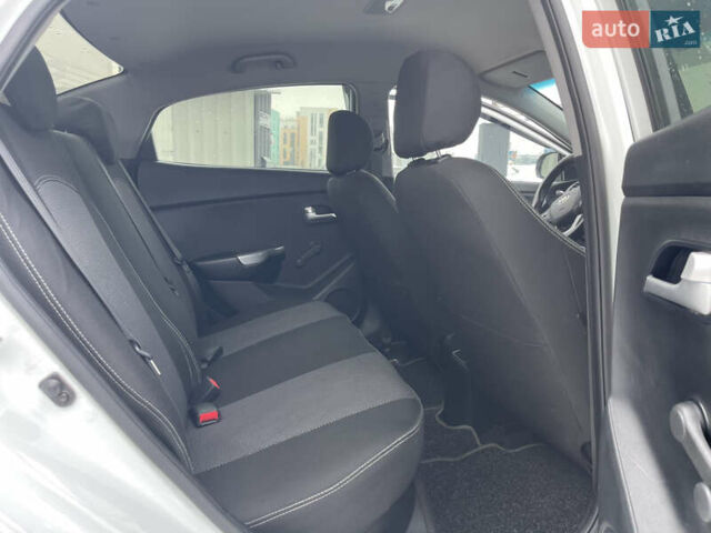 Білий Кіа Ріо, об'ємом двигуна 1.4 л та пробігом 216 тис. км за 7850 $, фото 26 на Automoto.ua