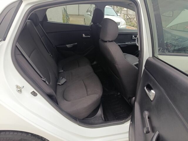 Белый Киа Рио, объемом двигателя 1.4 л и пробегом 110 тыс. км за 8500 $, фото 3 на Automoto.ua