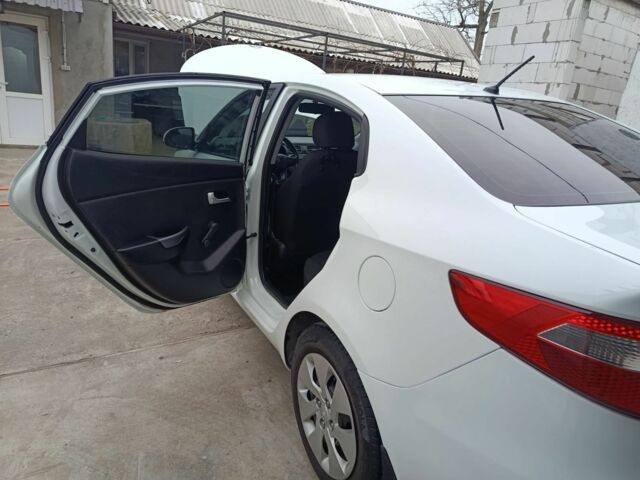Белый Киа Рио, объемом двигателя 1.4 л и пробегом 110 тыс. км за 8500 $, фото 1 на Automoto.ua