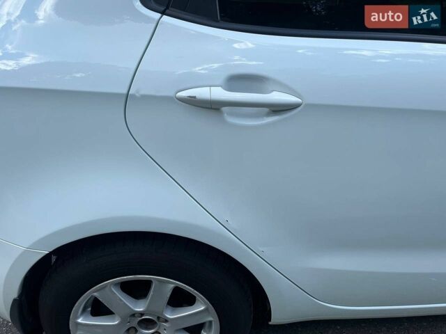 Білий Кіа Ріо, об'ємом двигуна 1.4 л та пробігом 132 тис. км за 6600 $, фото 14 на Automoto.ua