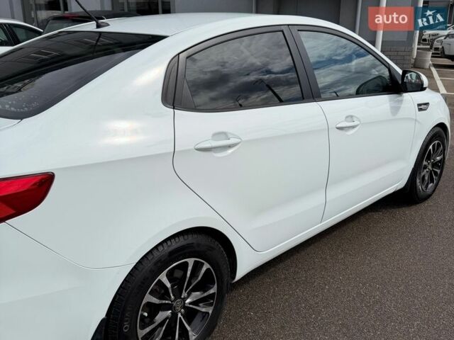 Білий Кіа Ріо, об'ємом двигуна 1.4 л та пробігом 139 тис. км за 8200 $, фото 17 на Automoto.ua