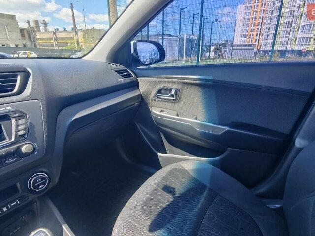 Белый Киа Рио, объемом двигателя 1.59 л и пробегом 130 тыс. км за 7400 $, фото 42 на Automoto.ua