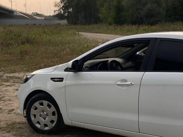 Білий Кіа Ріо, об'ємом двигуна 1.4 л та пробігом 258 тис. км за 6200 $, фото 6 на Automoto.ua