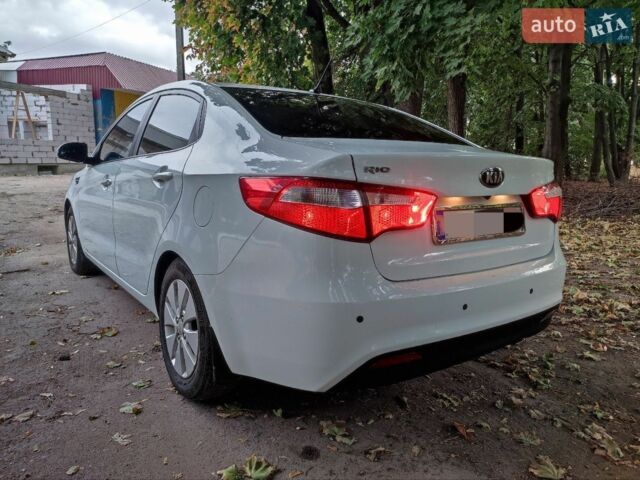 Белый Киа Рио, объемом двигателя 1.59 л и пробегом 172 тыс. км за 9000 $, фото 6 на Automoto.ua