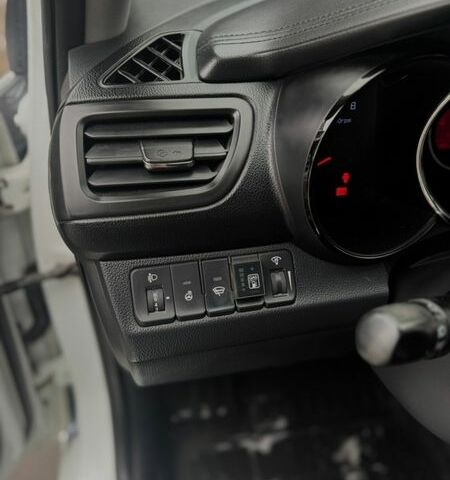 Білий Кіа Ріо, об'ємом двигуна 1.59 л та пробігом 238 тис. км за 6900 $, фото 4 на Automoto.ua