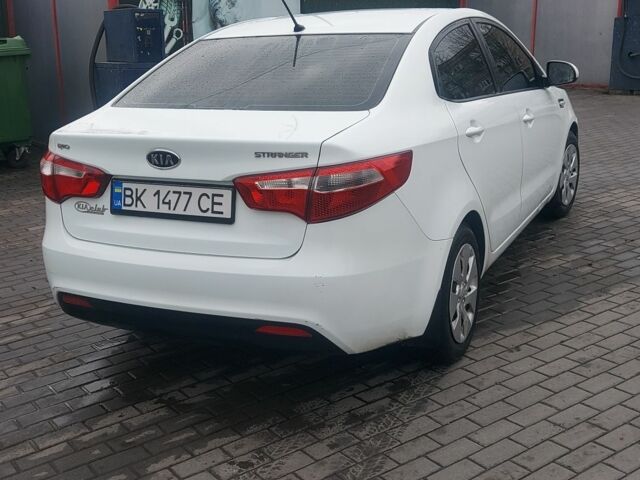 Белый Киа Рио, объемом двигателя 1.4 л и пробегом 125 тыс. км за 7500 $, фото 2 на Automoto.ua