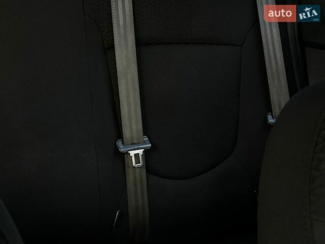 Белый Киа Рио, объемом двигателя 1.4 л и пробегом 176 тыс. км за 7900 $, фото 4 на Automoto.ua