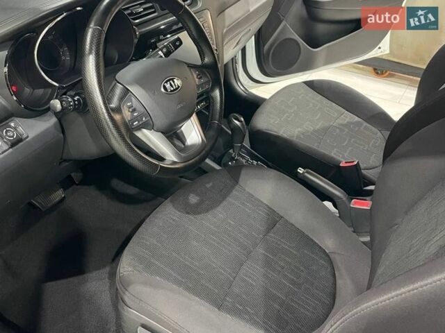 Белый Киа Рио, объемом двигателя 1.6 л и пробегом 135 тыс. км за 9000 $, фото 5 на Automoto.ua