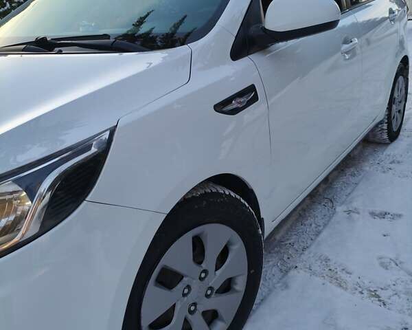 Белый Киа Рио, объемом двигателя 1.4 л и пробегом 144 тыс. км за 7700 $, фото 2 на Automoto.ua