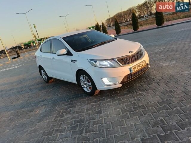 Білий Кіа Ріо, об'ємом двигуна 1.4 л та пробігом 160 тис. км за 7700 $, фото 5 на Automoto.ua