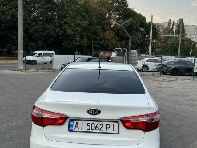 Белый Киа Рио, объемом двигателя 1.6 л и пробегом 243 тыс. км за 5735 $, фото 5 на Automoto.ua