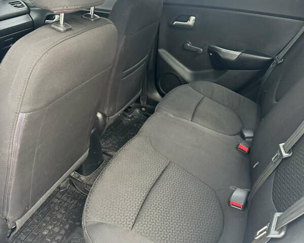 Белый Киа Рио, объемом двигателя 1.4 л и пробегом 178 тыс. км за 7500 $, фото 23 на Automoto.ua