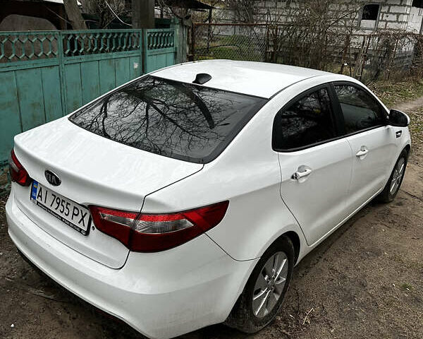 Белый Киа Рио, объемом двигателя 1.4 л и пробегом 207 тыс. км за 6500 $, фото 2 на Automoto.ua