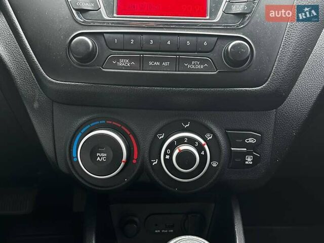 Белый Киа Рио, объемом двигателя 1.4 л и пробегом 125 тыс. км за 8000 $, фото 17 на Automoto.ua