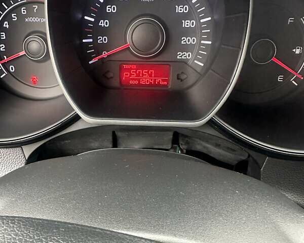 Білий Кіа Ріо, об'ємом двигуна 1.4 л та пробігом 121 тис. км за 8700 $, фото 10 на Automoto.ua